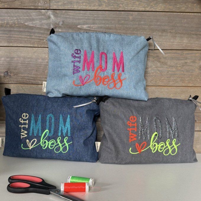 Trousse Brodée Wife-Mom-Boss grand format