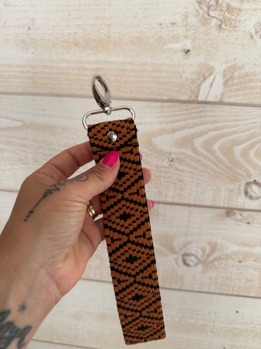 Le porte-clés serpent marron