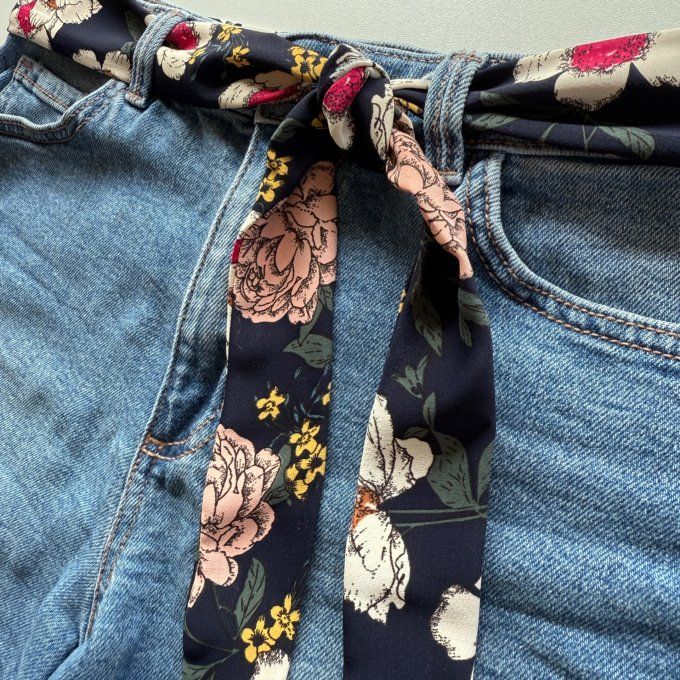 Le foulard ceinture fleuri 