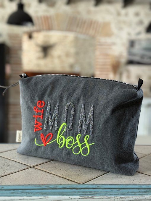 Trousse Brodée Wife-Mom-Boss grand format