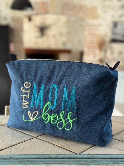 Trousse Brodée Wife-Mom-Boss grand format