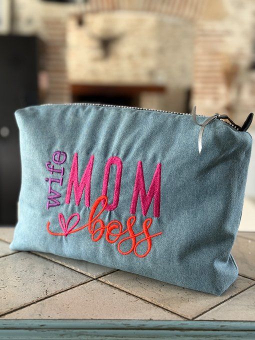 Trousse Brodée Wife-Mom-Boss grand format